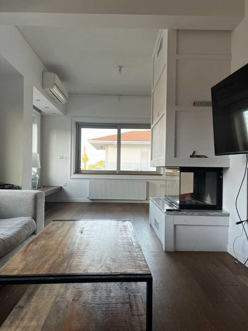 3-bedroom penthouse to rent: https://www.bazaraki.com/adv/5787125_3-bedroom-penthouse-to-rent (www.bazaraki.com)