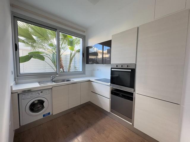 2 beds 2 baths Townhouse: https://www.facebook.com/marketplace/item/1658030904917522 (www.facebook.com)