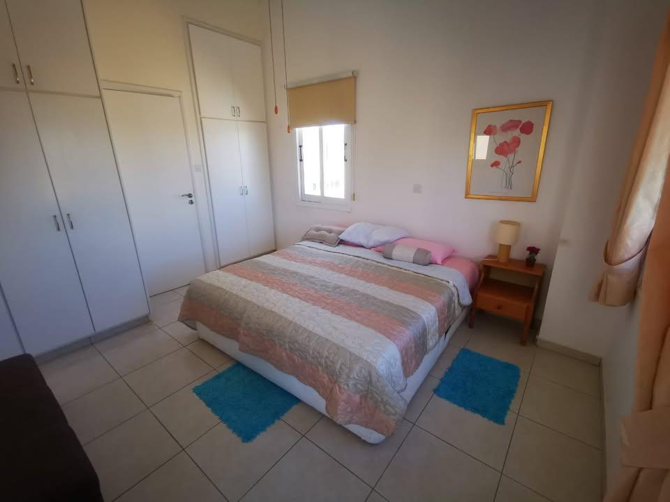 3 beds 3 baths House: https://www.facebook.com/marketplace/item/1168076038336278 (www.facebook.com)