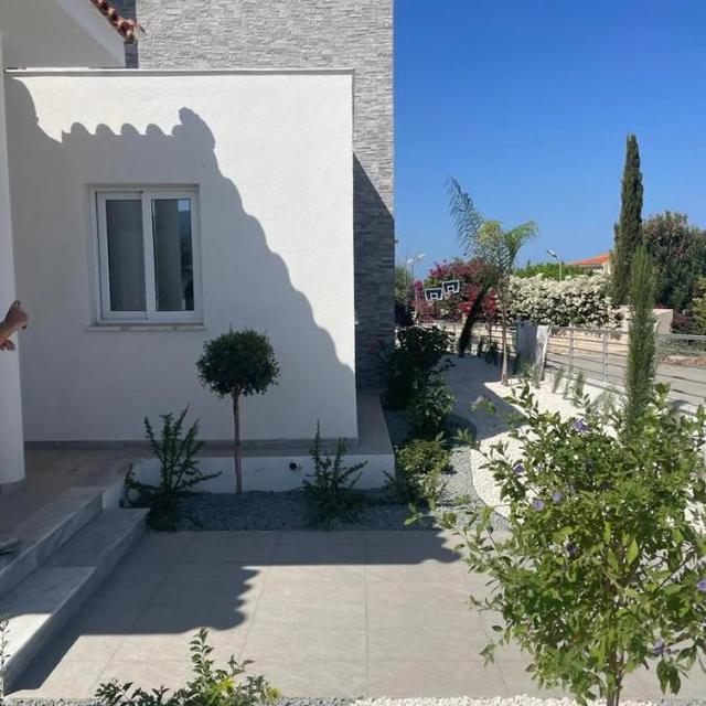 4-bedroom villa in Paphos № 152632: https://dom.com.cy/en/catalog/sale/152632/ (dom.com.cy)