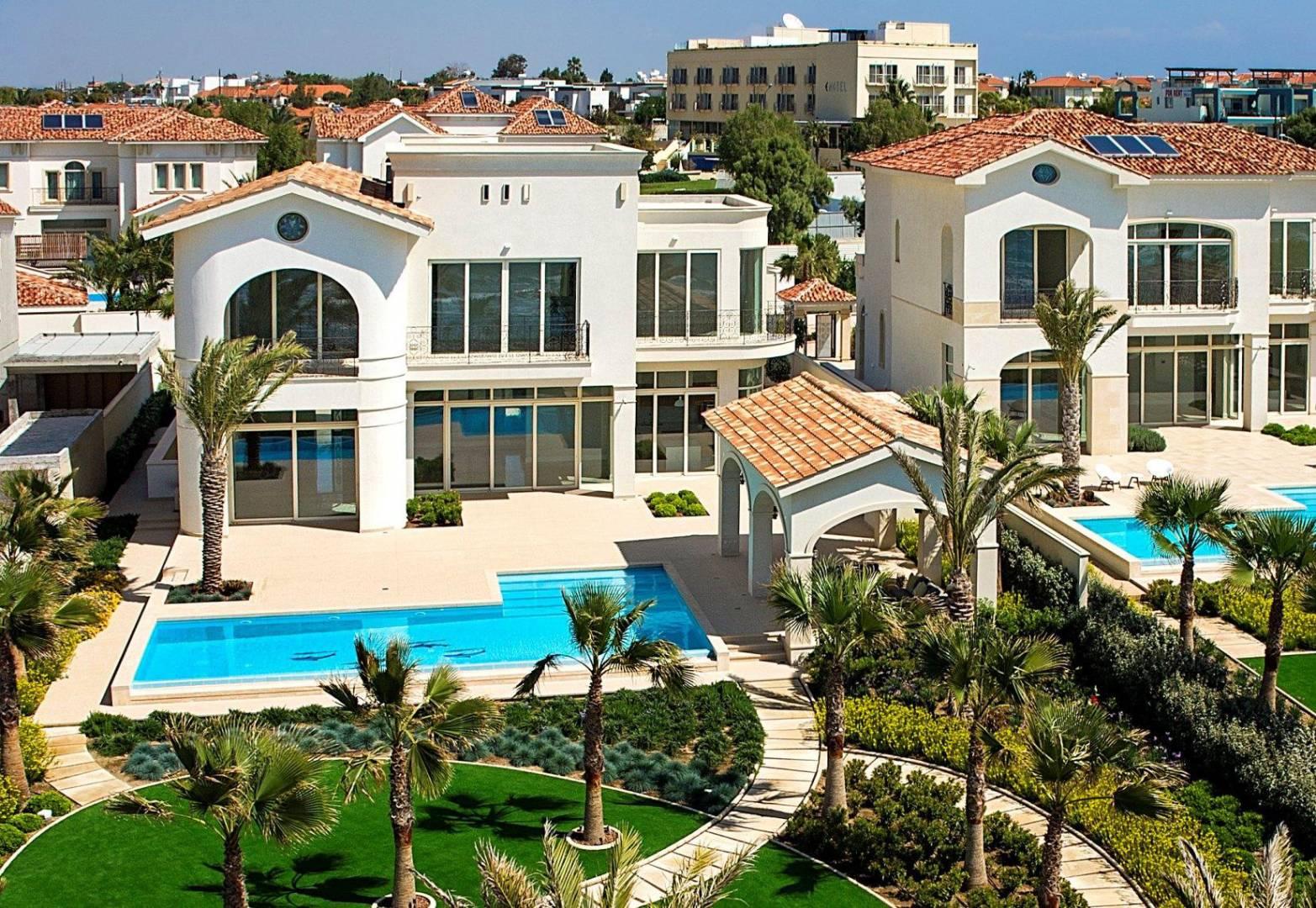New 6-bedroom villa in Larnaca № 153391: https://dom.com.cy/en/catalog/sale/153391/ (dom.com.cy)