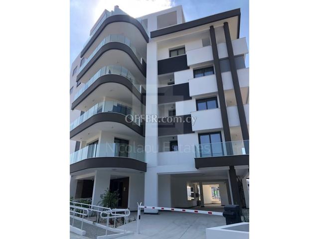 Beautiful two bedroom apartment with fireplace on a brand new buidling just opossite the park in Acropoli: https://www.offer.com.cy/en/beautiful-two-bedroom-apartment-with-fireplace-on-a-brand-new-buidling-just-opossite/21-712130/ (www.offer.com.cy)