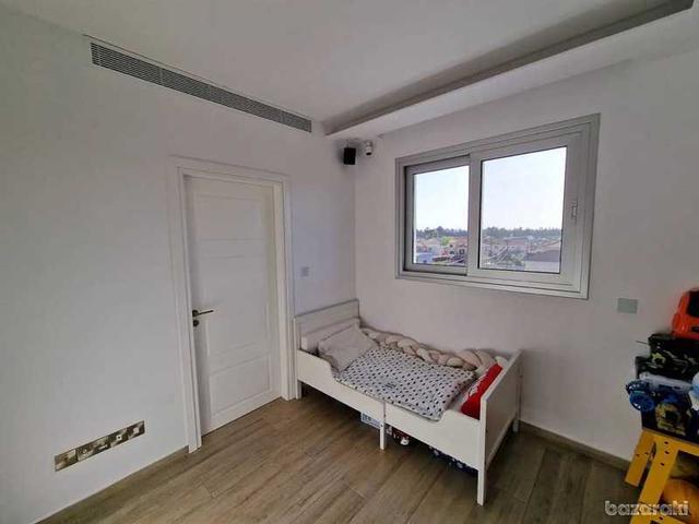 3-bedroom penthouse to rent: https://www.bazaraki.com/adv/5795286_3-bedroom-penthouse-to-rent (www.bazaraki.com)