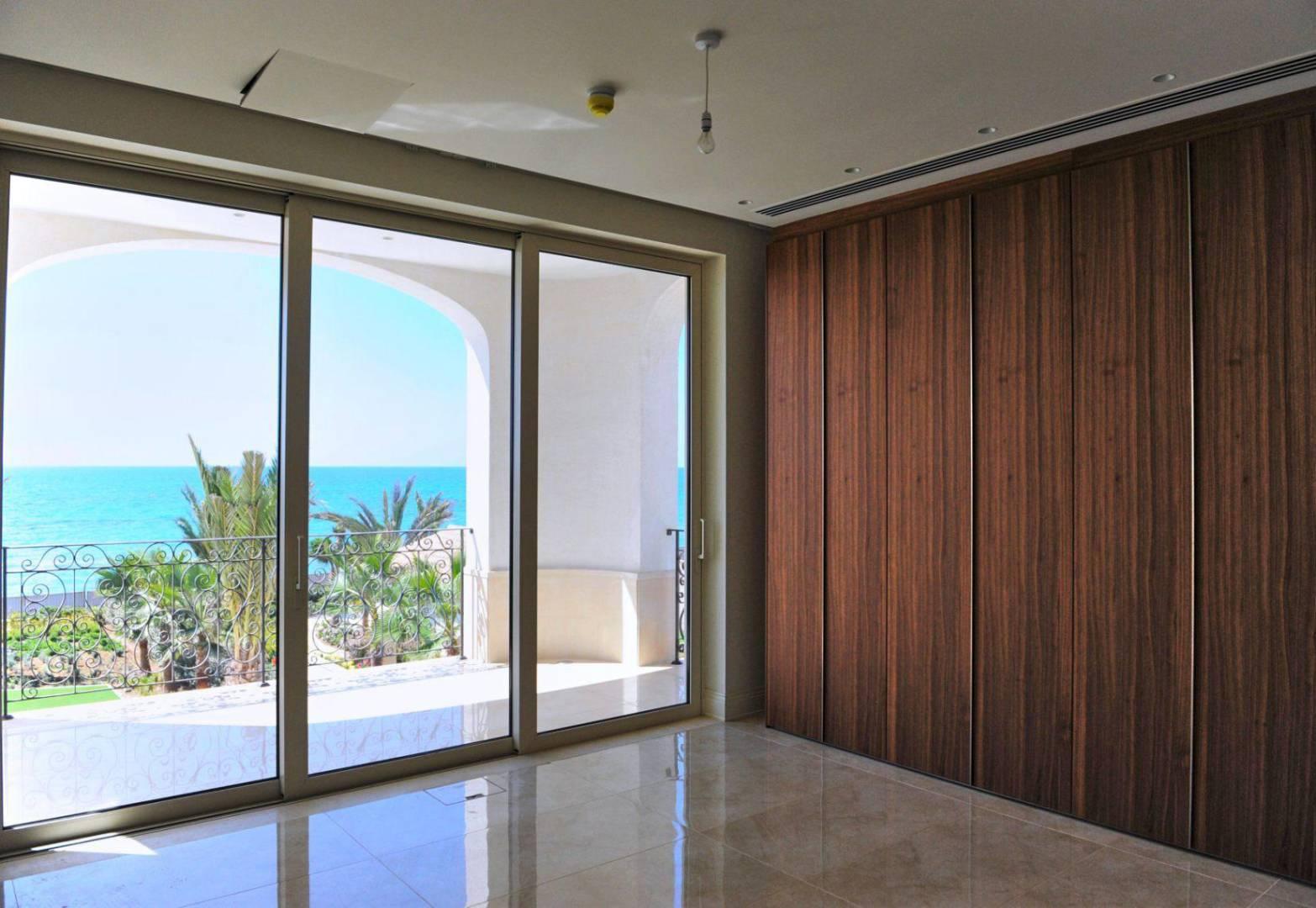 New 7-bedroom villa in Larnaca № 153410: https://dom.com.cy/en/catalog/sale/153410/ (dom.com.cy)