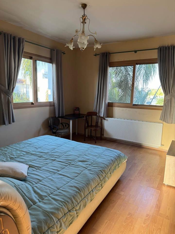 Only room for rent: https://www.facebook.com/marketplace/item/1706117586777242 (www.facebook.com)