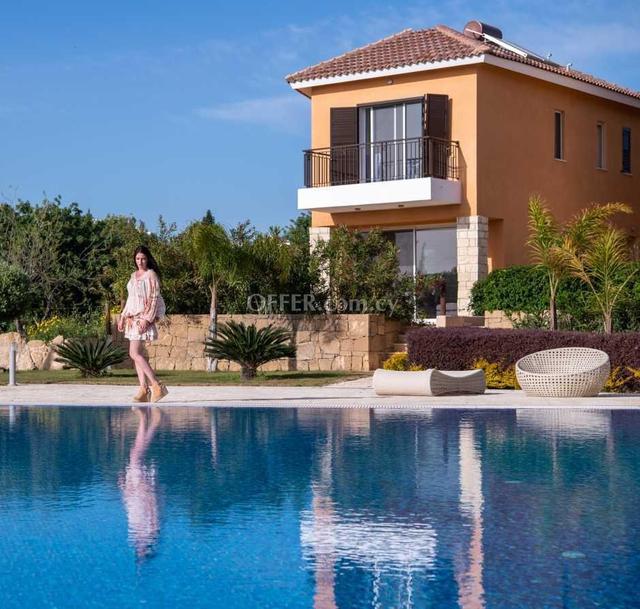 2 bed apartment for sale in Chloraka Pafos: https://www.offer.com.cy/en/2-bed-apartment-for-sale-in-chloraka-pafos/21-816843/ (www.offer.com.cy)