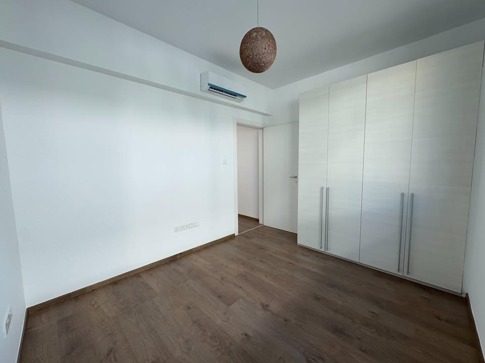 2 beds 2 baths Townhouse: https://www.facebook.com/marketplace/item/1658030904917522 (www.facebook.com)