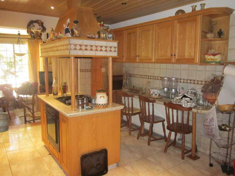 6-bedroom villa for sale: https://www.bazaraki.com/adv/5793835_6-bedroom-villa-for-sale (www.bazaraki.com)