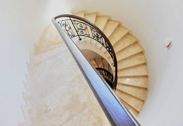 New 7-bedroom villa in Larnaca № 153410: https://dom.com.cy/en/catalog/sale/153410/ (dom.com.cy)