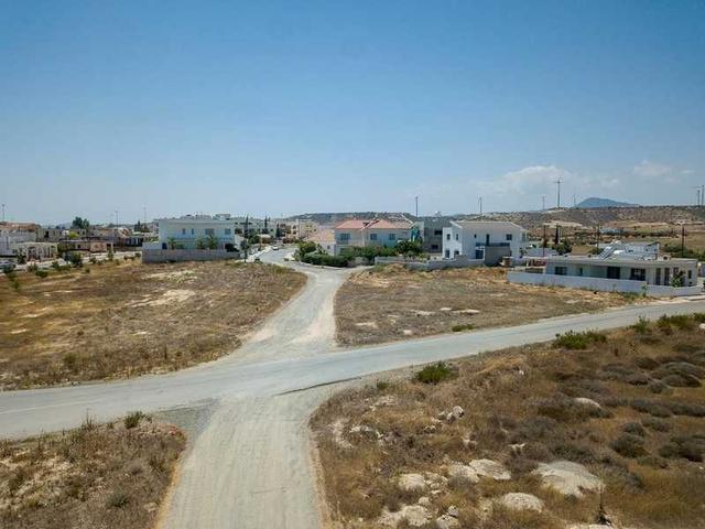 Residential land 4348 m²: https://www.bazaraki.com/adv/5798194_residential-land-4348-m2 (www.bazaraki.com)