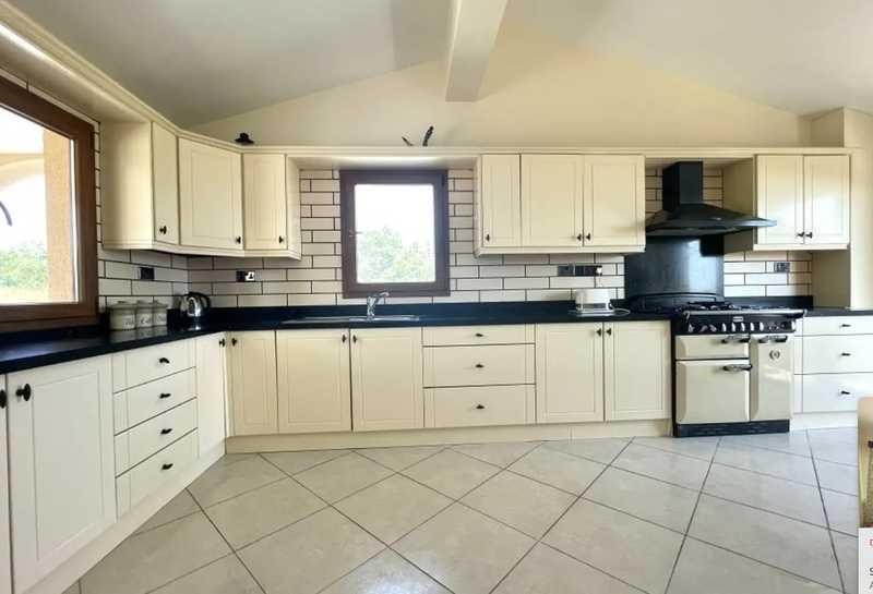 4-bedroom villa to rent: https://www.bazaraki.com/adv/5796415_4-bedroom-villa-to-rent (www.bazaraki.com)