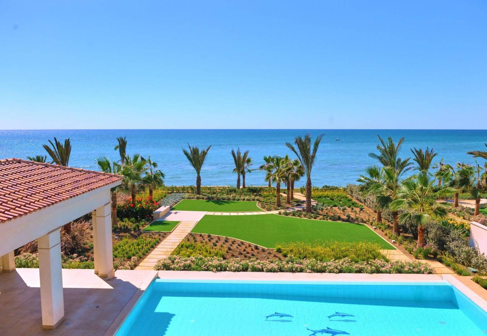 New 7-bedroom villa in Larnaca № 153410: https://dom.com.cy/en/catalog/sale/153410/ (dom.com.cy)