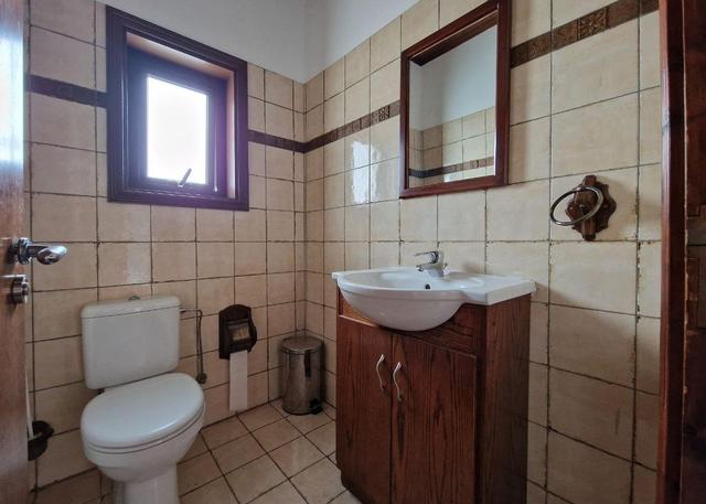 6-bedroom house in Nicosia № 150182: https://dom.com.cy/en/catalog/sale/150182/ (dom.com.cy)