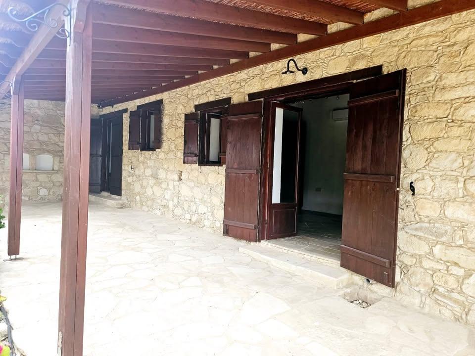 2 Beds 1 Bath House: https://www.facebook.com/marketplace/item/1856477321804539 (www.facebook.com)