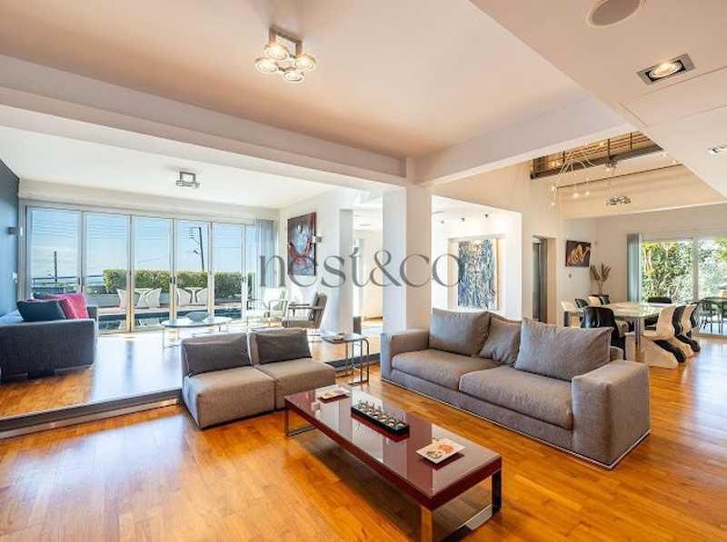 6-bedroom villa for sale: https://www.bazaraki.com/adv/5796839_6-bedroom-villa-for-sale (www.bazaraki.com)