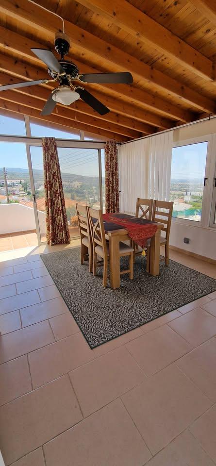 Large townhouse with centralheating in Peyia: https://www.facebook.com/marketplace/item/1235320814914526 (www.facebook.com)