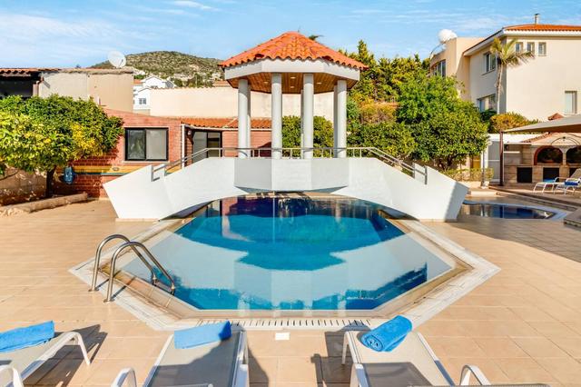 5-bedroom apartment in Paphos №152852: https://dom.com.cy/en/catalog/rent/152852/ (dom.com.cy)
