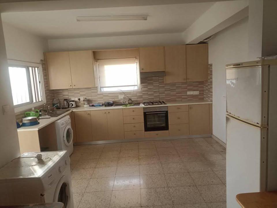 Room for rent: https://www.facebook.com/marketplace/item/4130601597263173 (www.facebook.com)