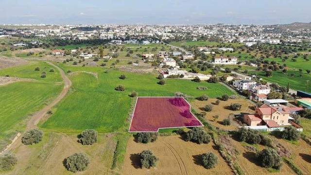 Residential land 1700 m²: https://www.bazaraki.com/adv/5799551_residential-land-1700-m2 (www.bazaraki.com)