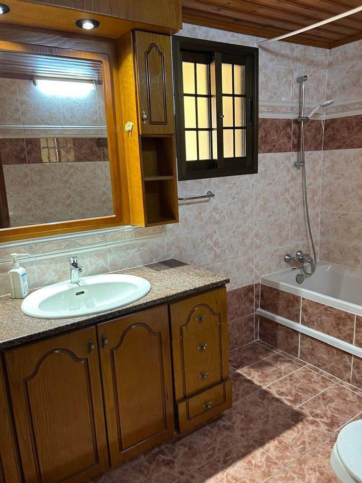 Bungalow for rent: https://www.facebook.com/marketplace/item/1003925698604558 (www.facebook.com)