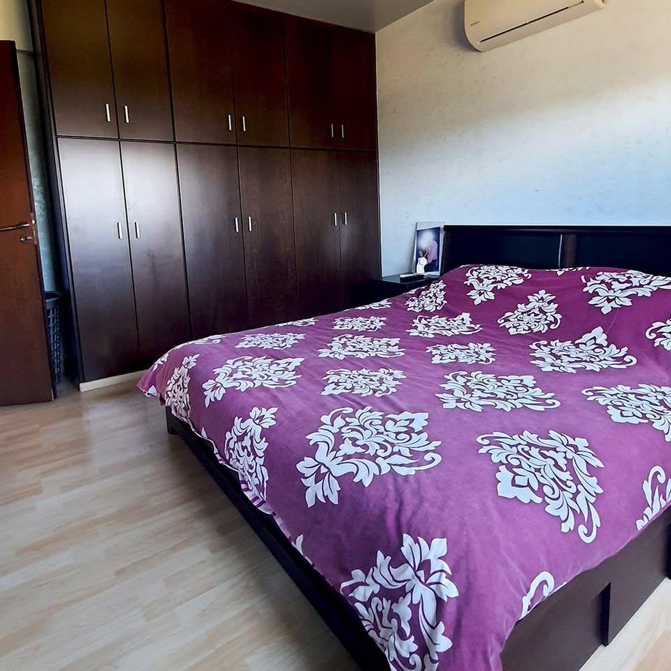 2 Beds 1 Bath Apartment/condo: https://www.facebook.com/marketplace/item/949516800468435 (www.facebook.com)
