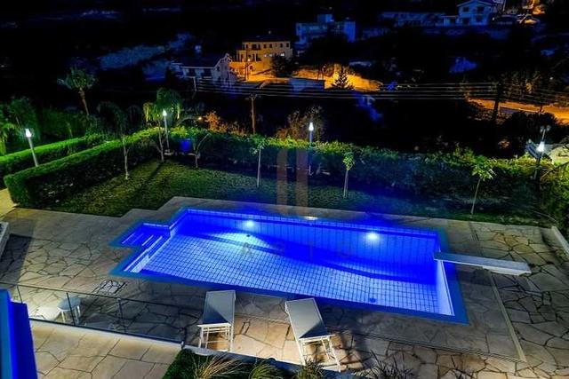  5-bedroom villa to rent: https://www.bazaraki.com/adv/5792029_5-bedroom-villa-to-rent (www.bazaraki.com)