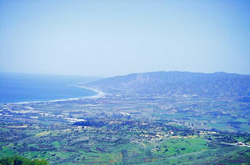 Residential land 614 m²: https://www.bazaraki.com/adv/5794768_residential-land-614-m2 (www.bazaraki.com)