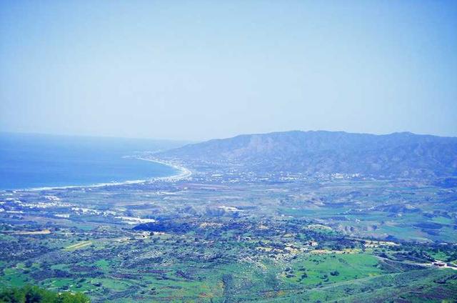Residential land 614 m²: https://www.bazaraki.com/adv/5794768_residential-land-614-m2 (www.bazaraki.com)
