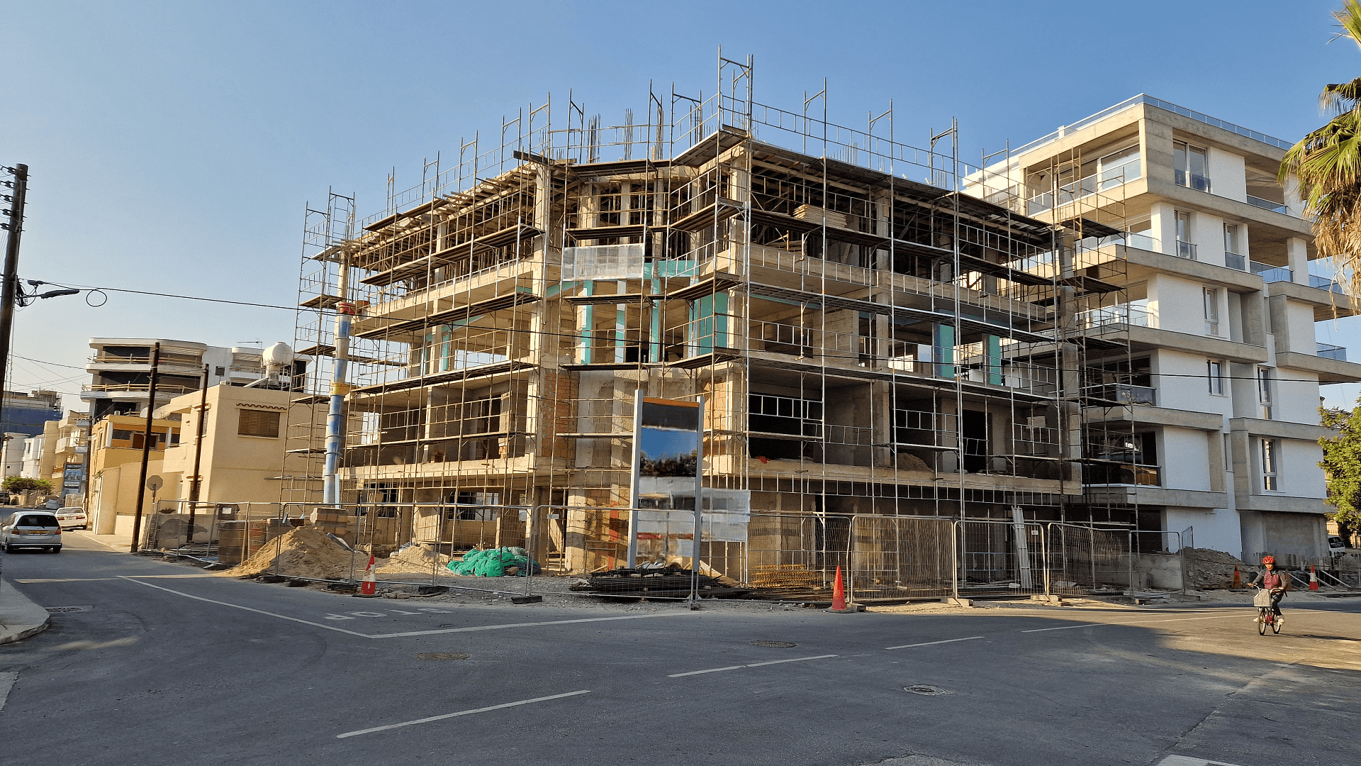 New 4-bedroom penthouse in Larnaca № 153338: https://dom.com.cy/en/catalog/sale/153338/ (dom.com.cy)