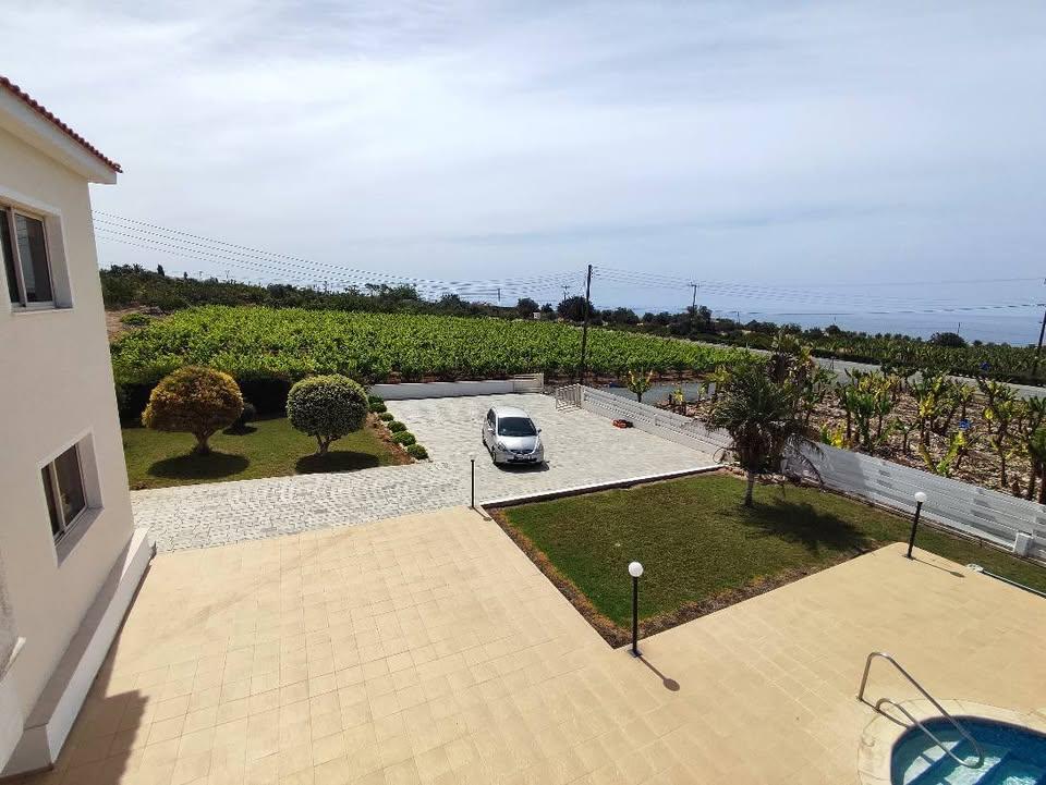 Villa Cristella - 5 Bedroom - Sea Caves Area 
For more info please call: 99907917: https://www.facebook.com/marketplace/item/1241076364020873 (www.facebook.com)