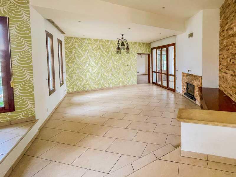 5-bedroom detached house for sale: https://www.bazaraki.com/adv/5796430_5-bedroom-detached-house-for-sale (www.bazaraki.com)