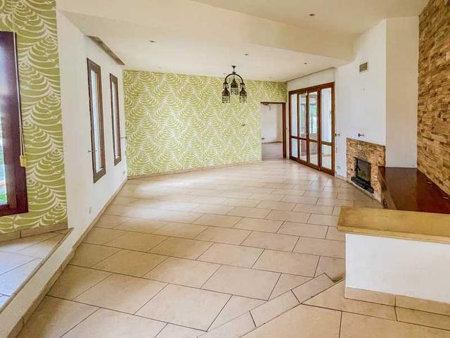 5-bedroom detached house for sale: https://www.bazaraki.com/adv/5796430_5-bedroom-detached-house-for-sale (www.bazaraki.com)