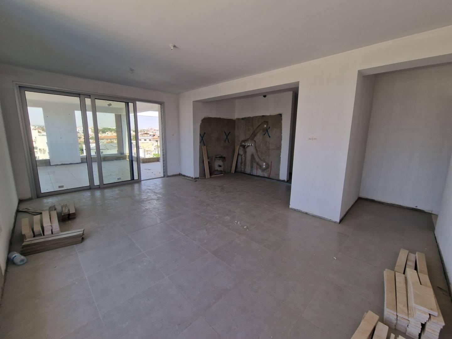 New 3-bedroom penthouse in Larnaca № 153917: https://dom.com.cy/en/catalog/sale/153917/ (dom.com.cy)