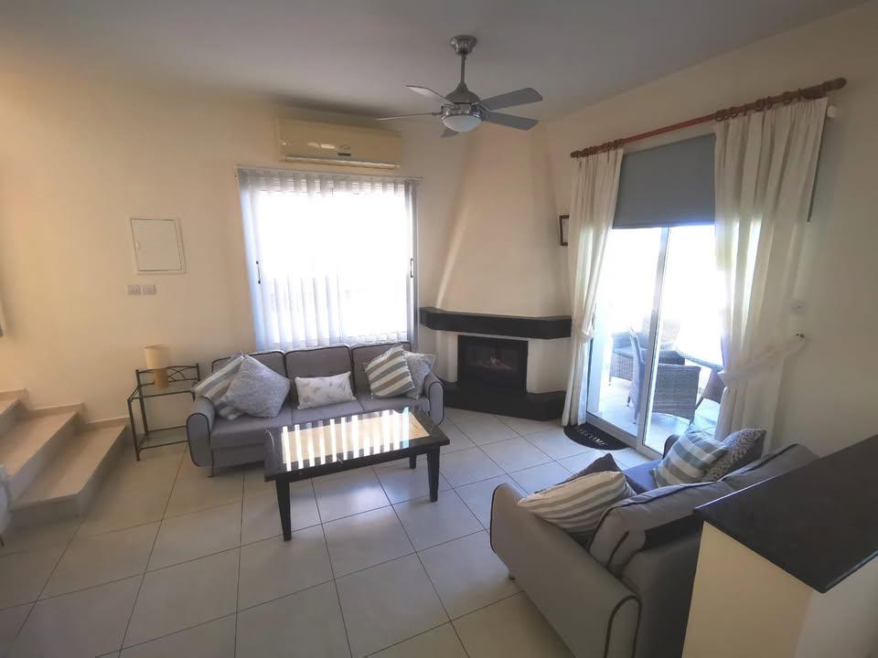 3 beds 3 baths House: https://www.facebook.com/marketplace/item/1168076038336278 (www.facebook.com)