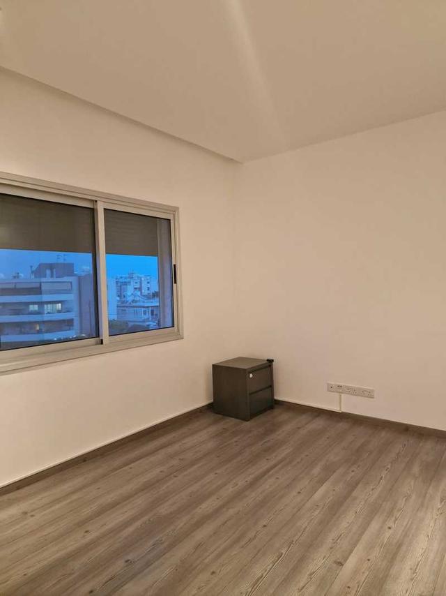 3-bedroom penthouse to rent: https://www.bazaraki.com/adv/5797354_3-bedroom-penthouse-to-rent (www.bazaraki.com)
