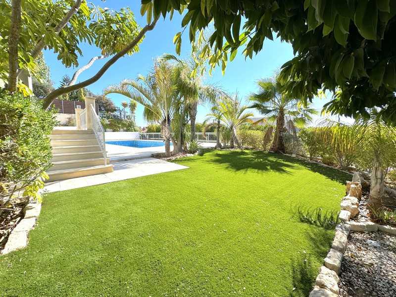 5-bedroom villa to rent: https://www.bazaraki.com/adv/5787703_5-bedroom-villa-to-rent (www.bazaraki.com)