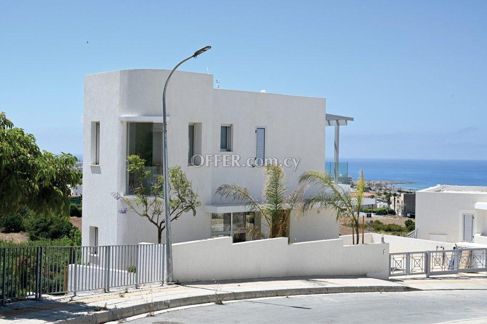 3 bed house for sale in Chloraka Pafos: https://www.offer.com.cy/en/3-bed-house-for-sale-in-chloraka-pafos/21-709886/ (www.offer.com.cy)