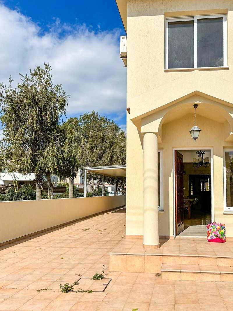 3-bedroom detached house to rent: https://www.bazaraki.com/adv/5798566_3-bedroom-detached-house-to-rent (www.bazaraki.com)