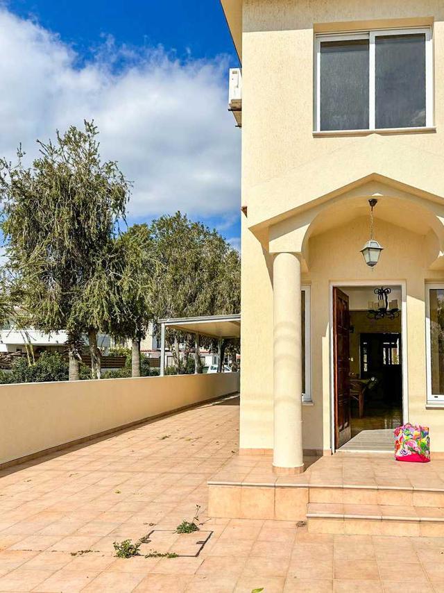 3-bedroom detached house to rent: https://www.bazaraki.com/adv/5798566_3-bedroom-detached-house-to-rent (www.bazaraki.com)