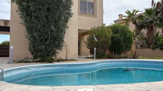 4-bedroom villa to rent: https://www.bazaraki.com/adv/5798506_4-bedroom-villa-to-rent (www.bazaraki.com)
