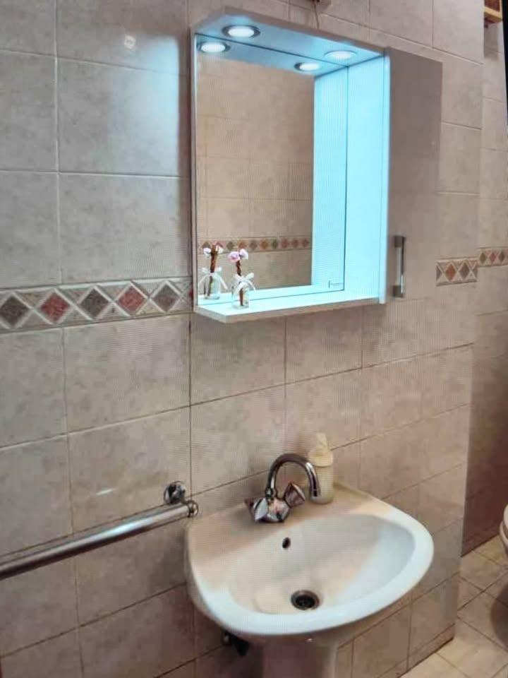 Studio apartment: https://www.facebook.com/marketplace/item/2101419567034810 (www.facebook.com)