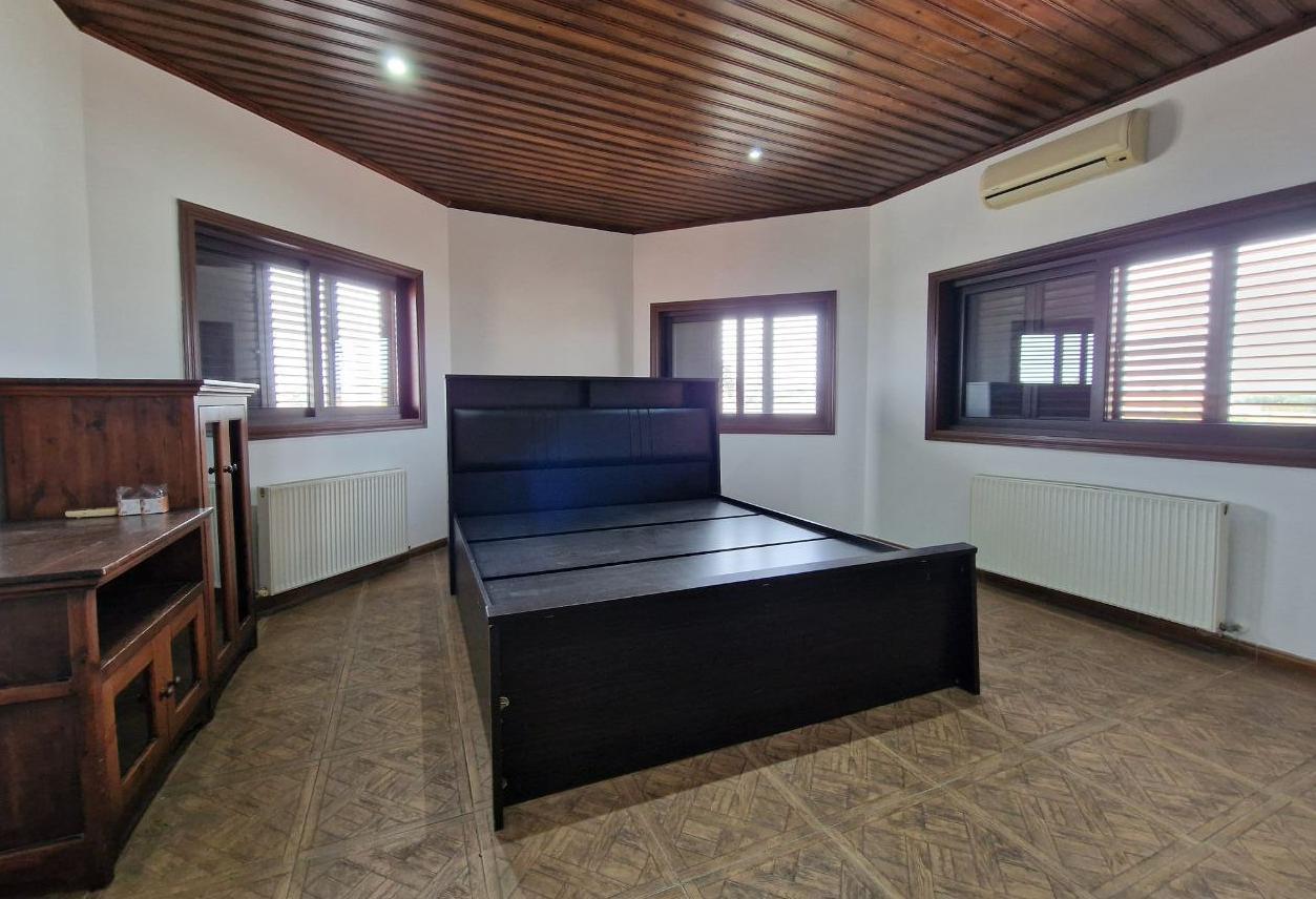 6-bedroom house in Nicosia № 150182: https://dom.com.cy/en/catalog/sale/150182/ (dom.com.cy)