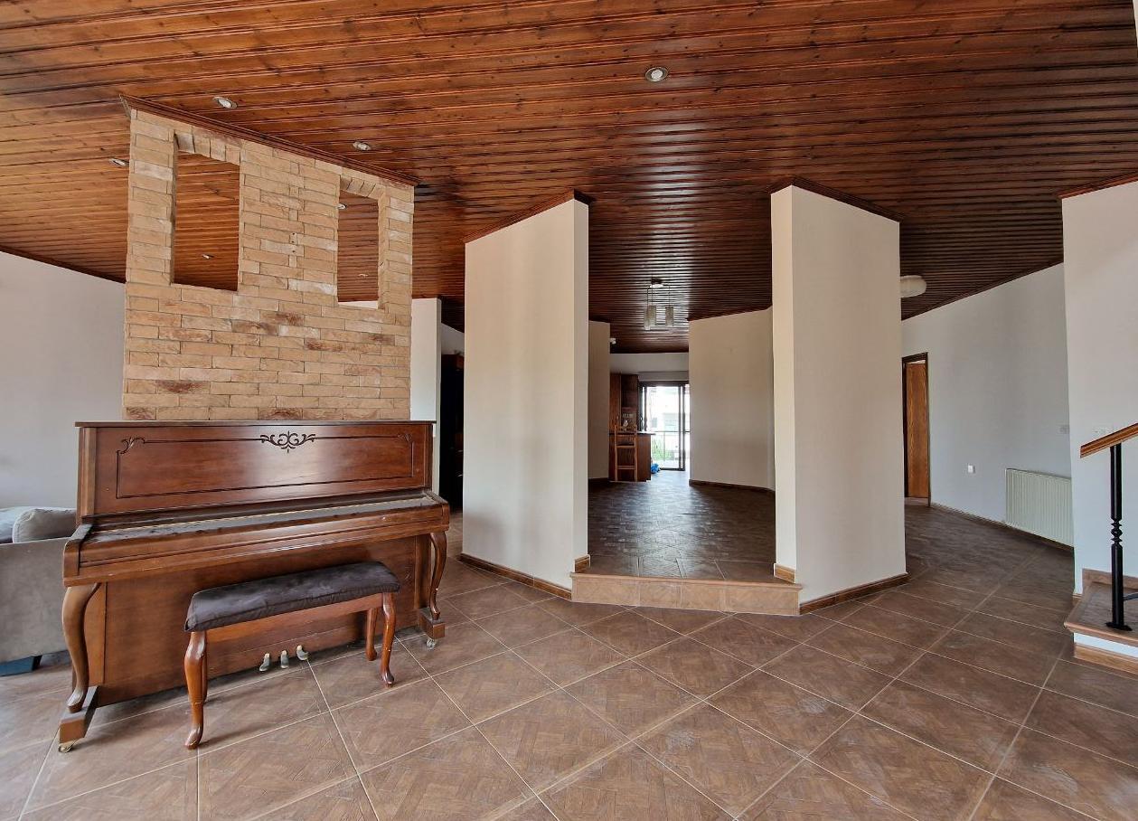 6-bedroom house in Nicosia № 150182: https://dom.com.cy/en/catalog/sale/150182/ (dom.com.cy)