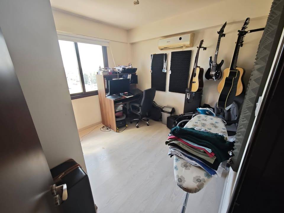 3 Bedroom Penthouse: https://www.facebook.com/marketplace/item/9767873843293947 (www.facebook.com)