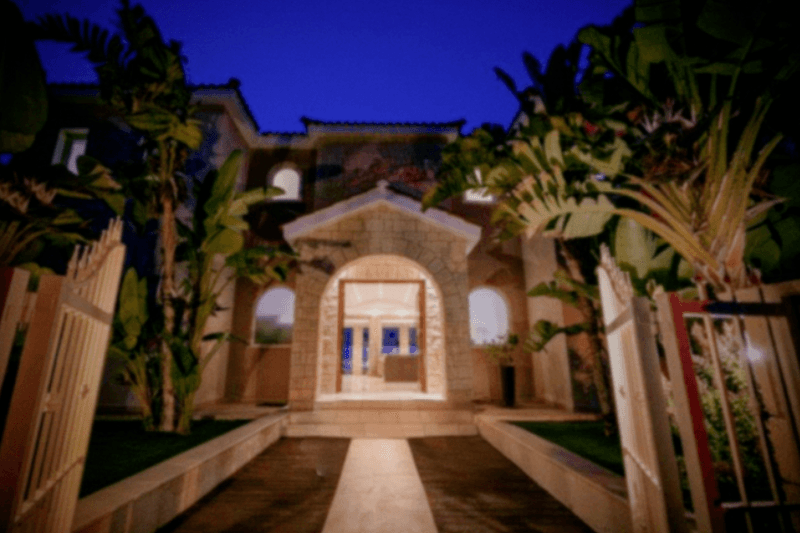 6-bedroom villa for sale: https://www.bazaraki.com/adv/5792775_6-bedroom-villa-for-sale (www.bazaraki.com)