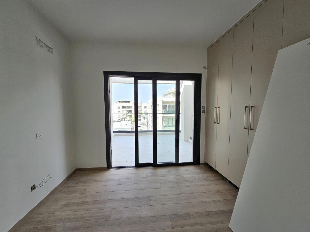 New 3-bedroom penthouse in Limassol №153683: https://dom.com.cy/en/catalog/rent/153683/ (dom.com.cy)