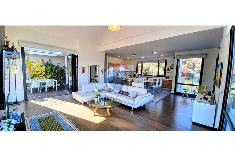 5-bedroom villa for sale: https://www.bazaraki.com/adv/5797854_5-bedroom-villa-for-sale (www.bazaraki.com)