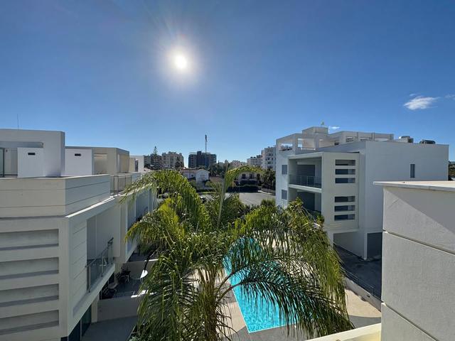 2 beds 2 baths Townhouse: https://www.facebook.com/marketplace/item/1658030904917522 (www.facebook.com)
