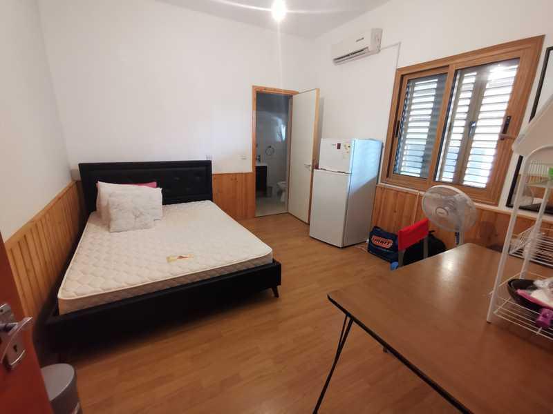 Double room with on suite. zakaki, limassol. close to the new port: https://www.bazaraki.com/adv/5793625_double-room-with-on-suite-to-rent-zakaki-limassol-close-to-the-new-port (www.bazaraki.com)