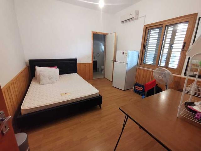 Double room with on suite. zakaki, limassol. close to the new port: https://www.bazaraki.com/adv/5793625_double-room-with-on-suite-to-rent-zakaki-limassol-close-to-the-new-port (www.bazaraki.com)